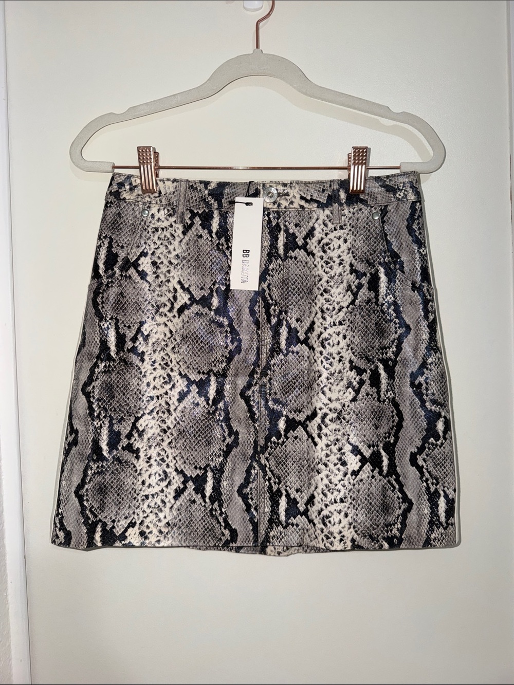 NWT BB Dakota Cream and Black Faux Leather Snake-Print Mini Skirt | 2